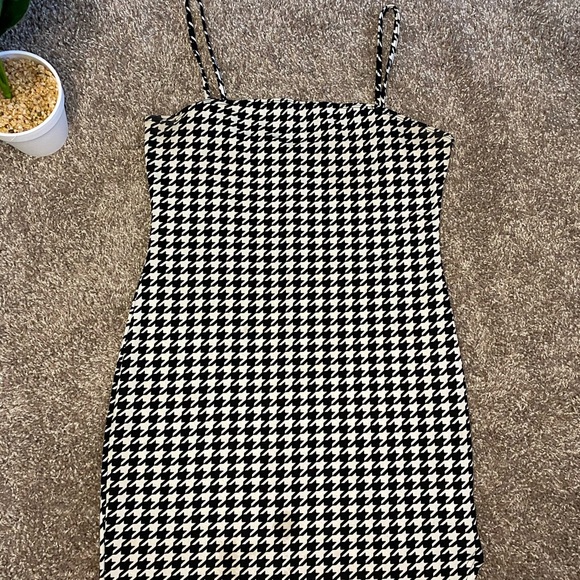 Split Bodycon Dress - Picture 4 of 11